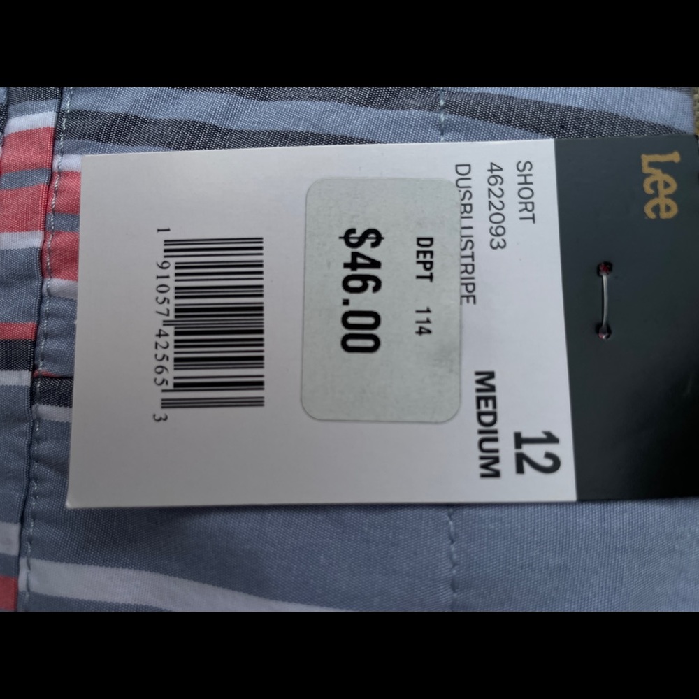 Women’s Regular fit, mid rise with 5 inch inseam, NWT - Picture 2 of 3